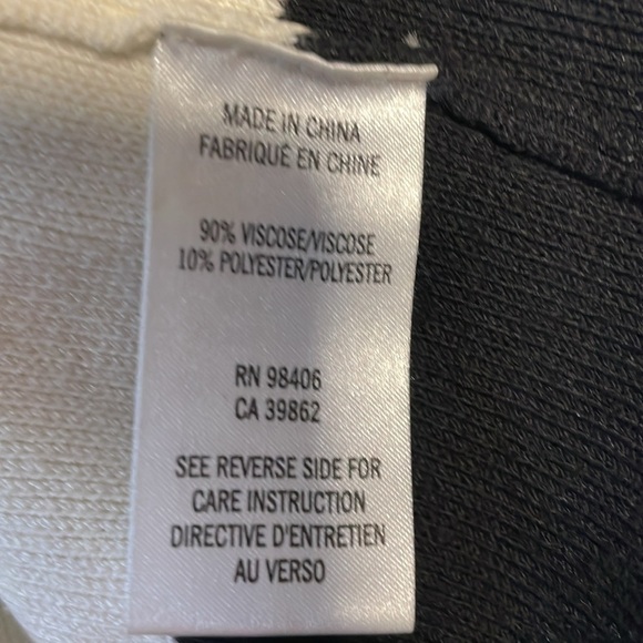 Theory Black and White Semi Cropped Sweater Size Small - Picture 9 of 9